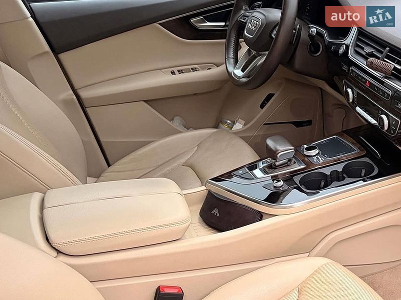 Позашляховик / Кросовер Audi Q7 2017 в Львові