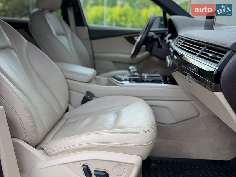 Внедорожник / Кроссовер Audi Q7 2016 в Дубно