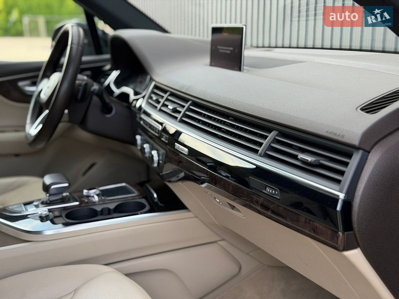 Внедорожник / Кроссовер Audi Q7 2016 в Дубно