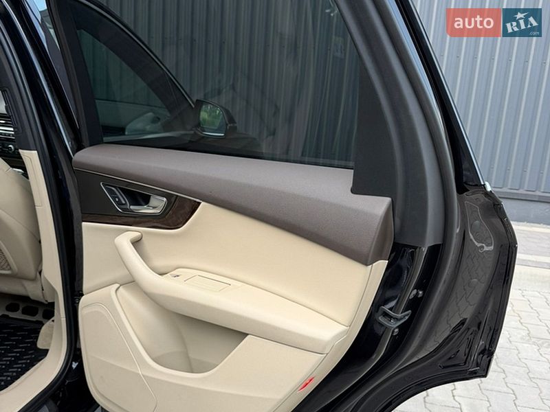 Внедорожник / Кроссовер Audi Q7 2016 в Дубно