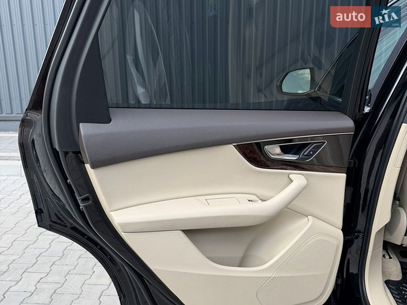 Внедорожник / Кроссовер Audi Q7 2016 в Дубно