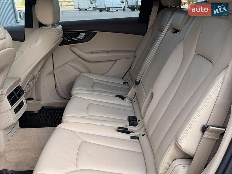 Внедорожник / Кроссовер Audi Q7 2016 в Дубно