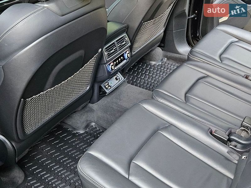 Внедорожник / Кроссовер Audi Q7 2015 в Сваляве