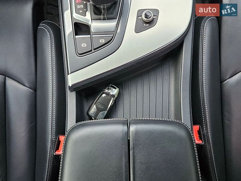 Внедорожник / Кроссовер Audi Q7 2015 в Сваляве