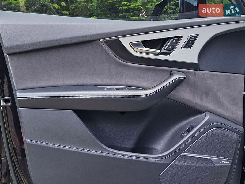 Внедорожник / Кроссовер Audi Q7 2015 в Сваляве