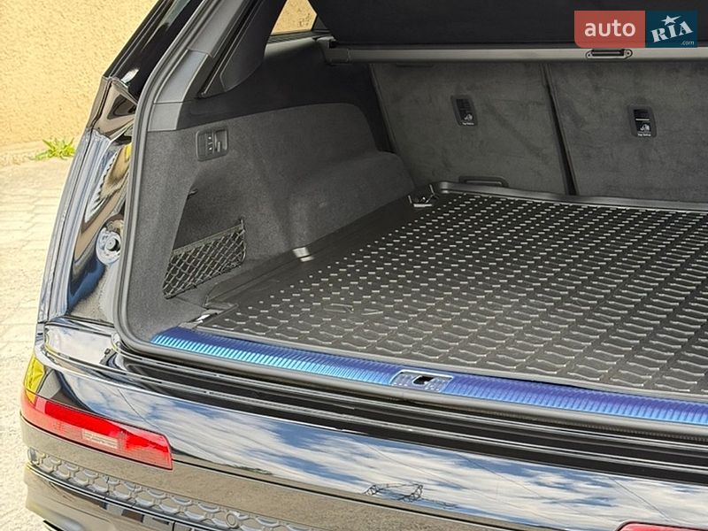 Внедорожник / Кроссовер Audi Q7 2024 в Подольске