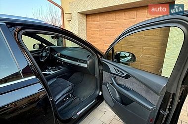 Позашляховик / Кросовер Audi Q7 2017 в Виноградові