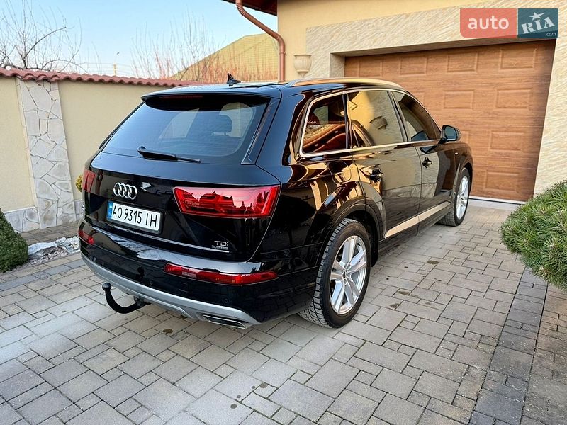 Позашляховик / Кросовер Audi Q7 2017 в Виноградові