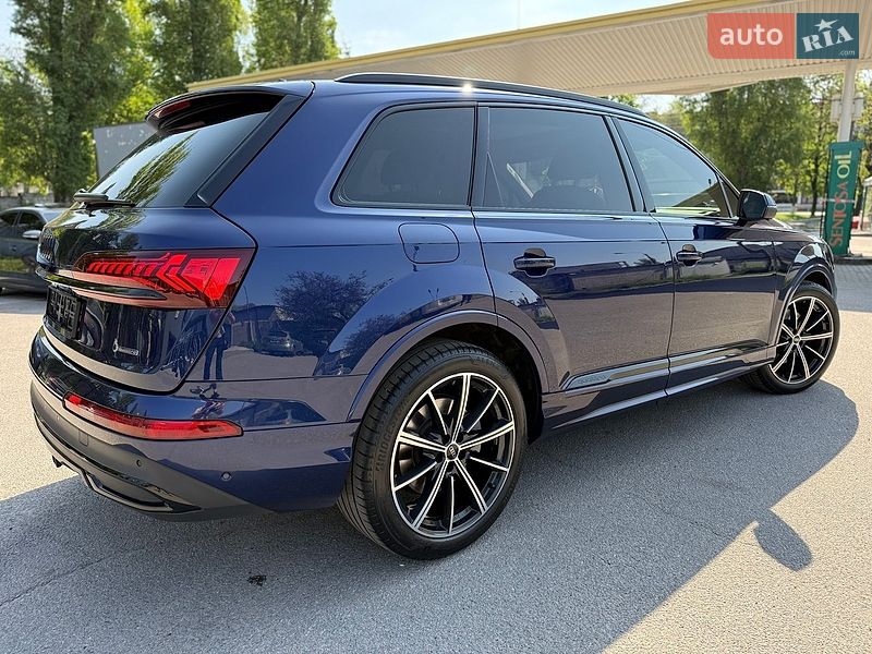 Позашляховик / Кросовер Audi Q7 2020 в Дніпрі