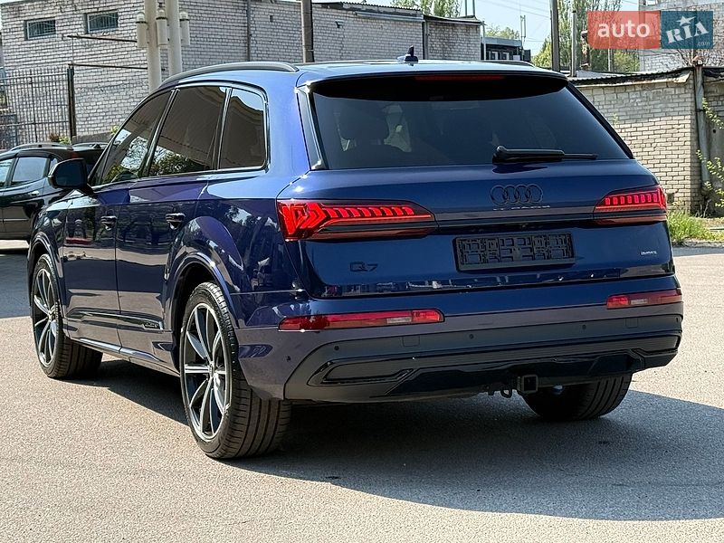 Позашляховик / Кросовер Audi Q7 2020 в Дніпрі