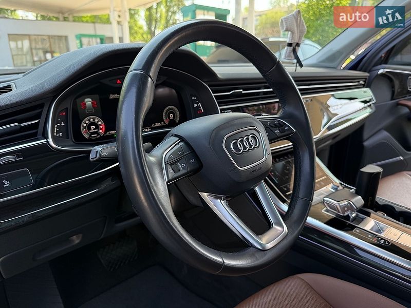 Позашляховик / Кросовер Audi Q7 2020 в Дніпрі