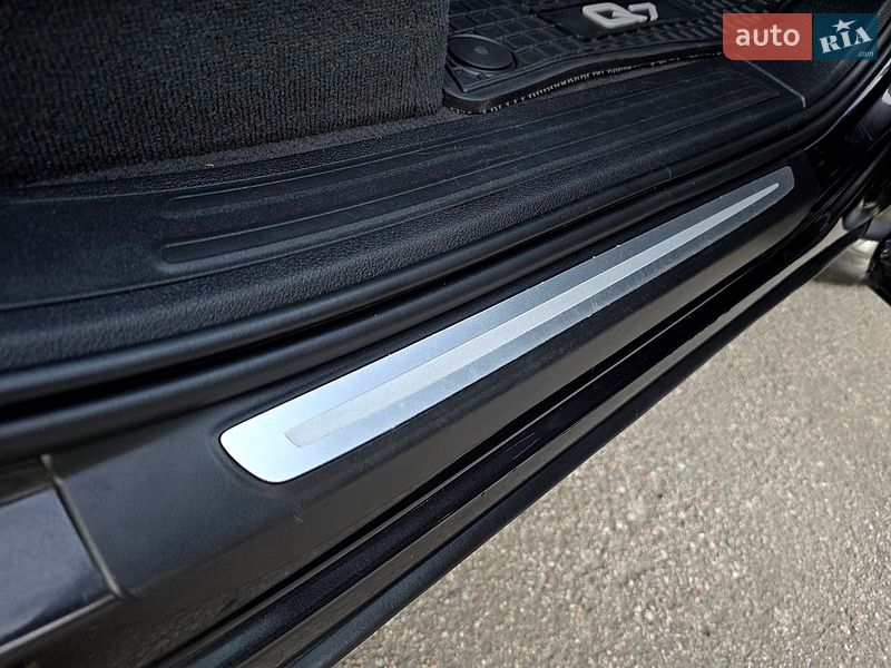 Внедорожник / Кроссовер Audi Q7 2015 в Полтаве