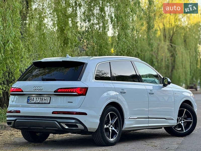 Внедорожник / Кроссовер Audi Q7 2021 в Киеве