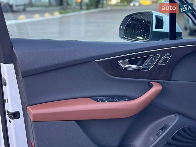 Внедорожник / Кроссовер Audi Q7 2021 в Киеве