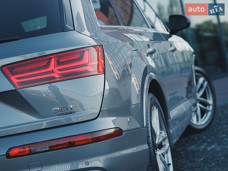 Позашляховик / Кросовер Audi Q7 2017 в Дніпрі