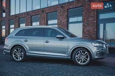 Позашляховик / Кросовер Audi Q7 2017 в Дніпрі