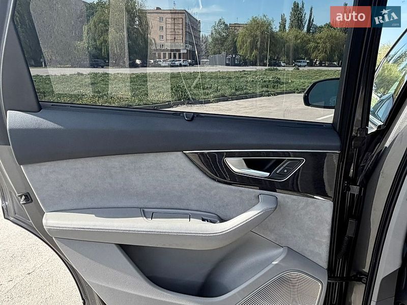 Внедорожник / Кроссовер Audi Q7 2020 в Каменец-Подольском