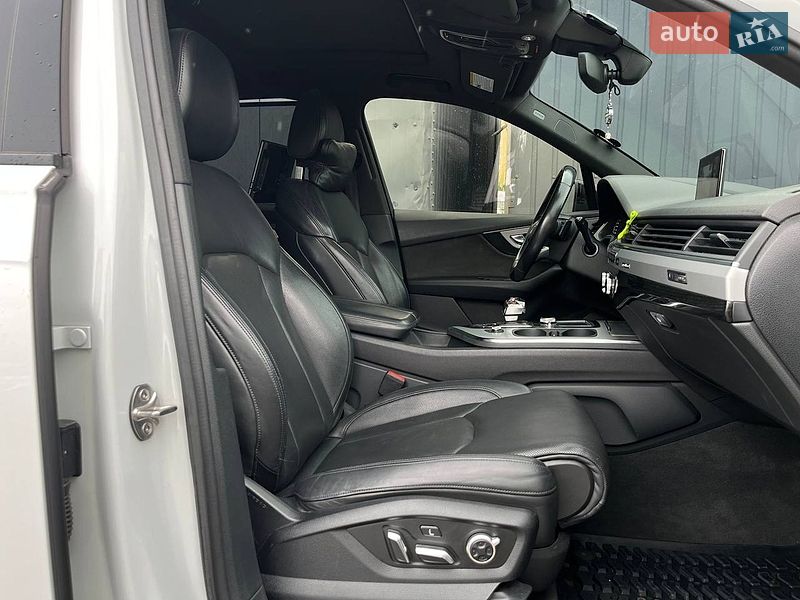 Внедорожник / Кроссовер Audi Q7 2017 в Киеве