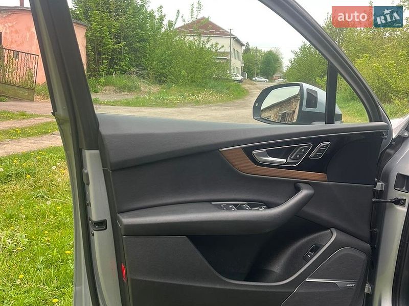 Внедорожник / Кроссовер Audi Q7 2017 в Городке