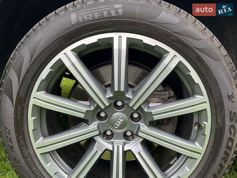 Внедорожник / Кроссовер Audi Q7 2017 в Городке