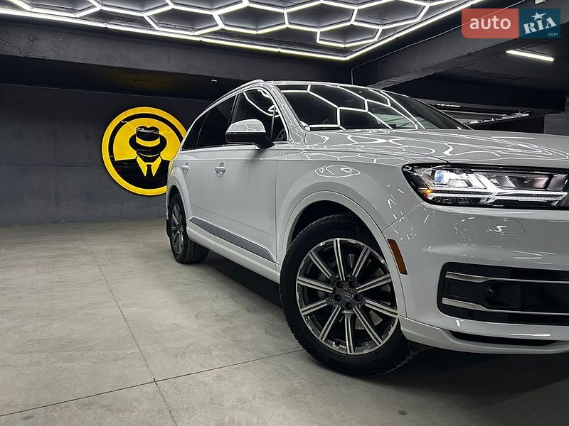 Позашляховик / Кросовер Audi Q7 2018 в Чернівцях