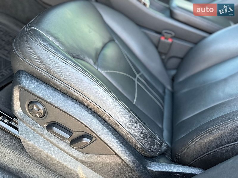 Позашляховик / Кросовер Audi Q7 2015 в Краснограді