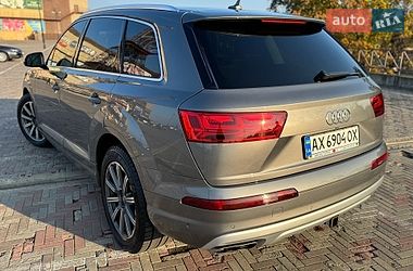 Позашляховик / Кросовер Audi Q7 2015 в Краснограді