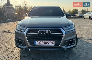 Позашляховик / Кросовер Audi Q7 2015 в Краснограді