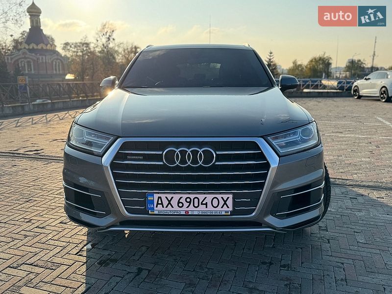 Позашляховик / Кросовер Audi Q7 2015 в Краснограді