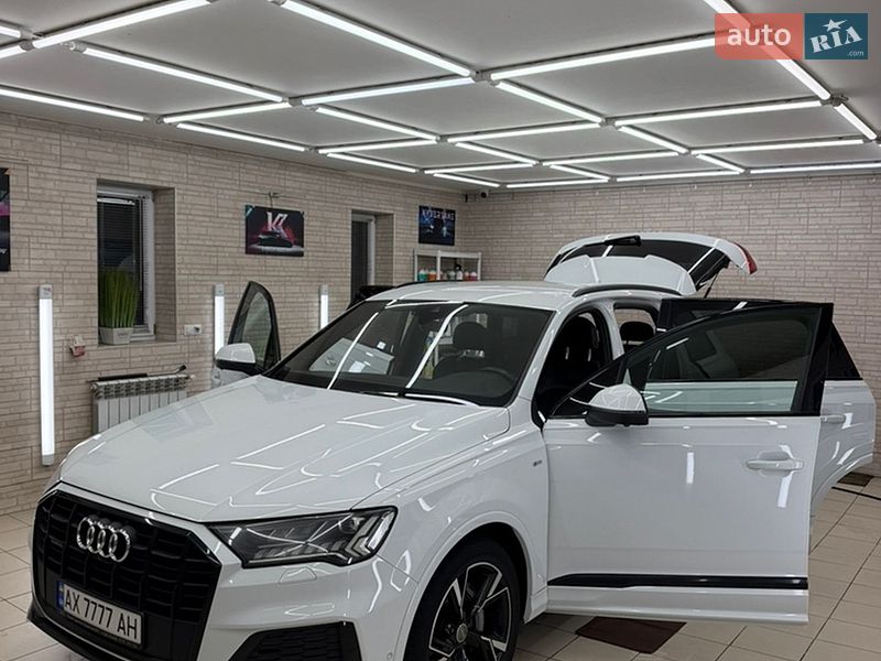 Внедорожник / Кроссовер Audi Q7 2021 в Киеве