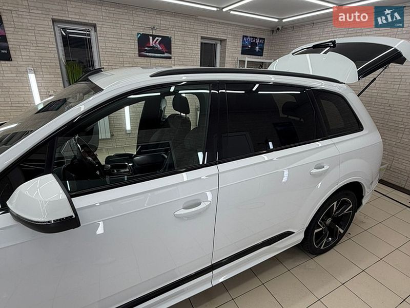 Внедорожник / Кроссовер Audi Q7 2021 в Киеве
