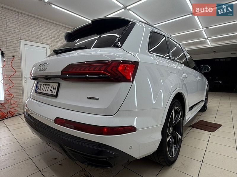 Внедорожник / Кроссовер Audi Q7 2021 в Киеве