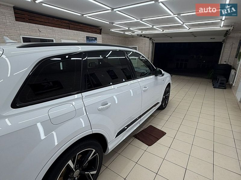 Внедорожник / Кроссовер Audi Q7 2021 в Киеве