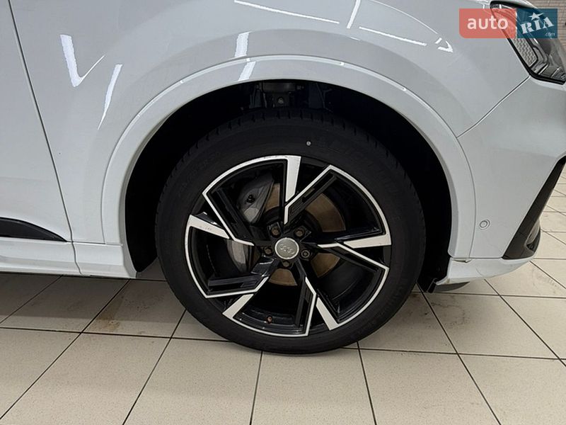 Внедорожник / Кроссовер Audi Q7 2021 в Киеве