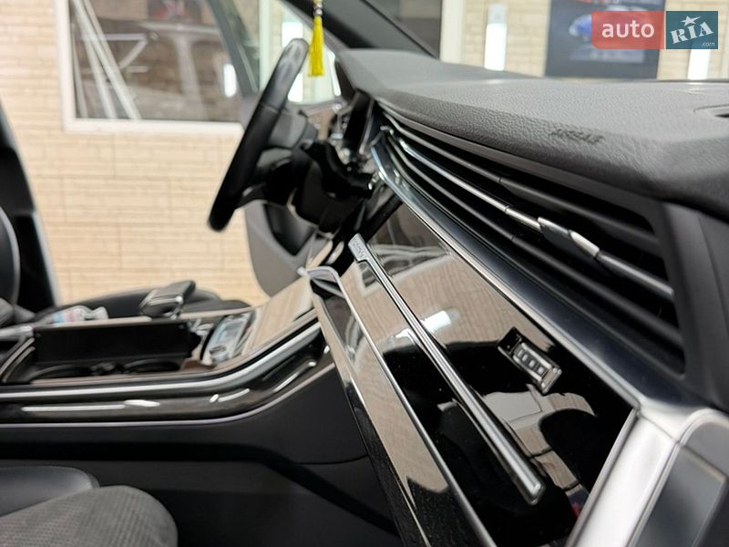 Внедорожник / Кроссовер Audi Q7 2021 в Киеве