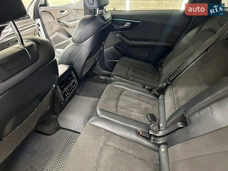 Внедорожник / Кроссовер Audi Q7 2021 в Киеве