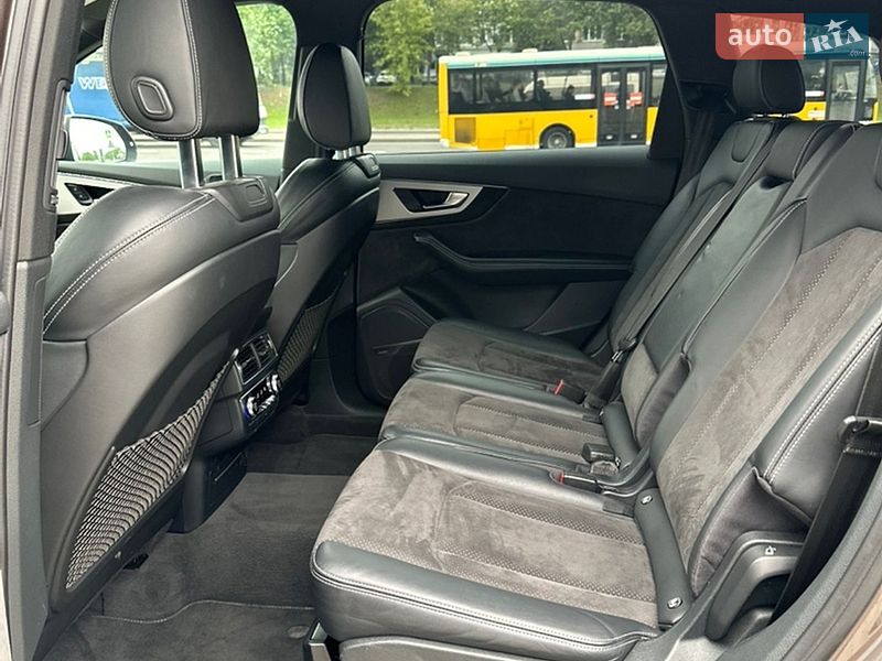 Позашляховик / Кросовер Audi Q7 2017 в Львові