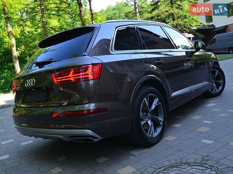Позашляховик / Кросовер Audi Q7 2015 в Трускавці