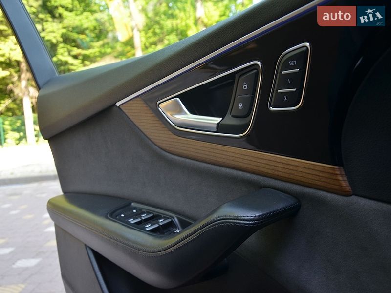 Позашляховик / Кросовер Audi Q7 2015 в Трускавці