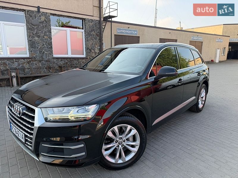 Позашляховик / Кросовер Audi Q7 2017 в Володимирі