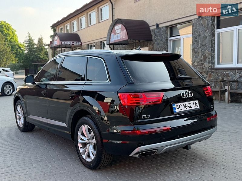 Позашляховик / Кросовер Audi Q7 2017 в Володимирі