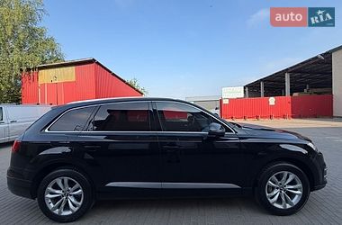 Позашляховик / Кросовер Audi Q7 2017 в Володимирі