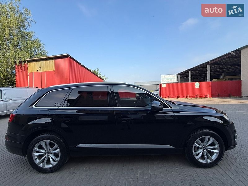 Позашляховик / Кросовер Audi Q7 2017 в Володимирі
