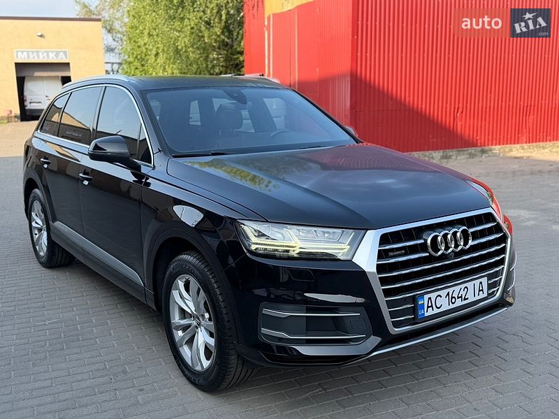 Позашляховик / Кросовер Audi Q7 2017 в Володимирі