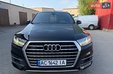 Позашляховик / Кросовер Audi Q7 2017 в Володимирі