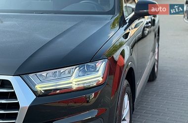 Позашляховик / Кросовер Audi Q7 2017 в Володимирі