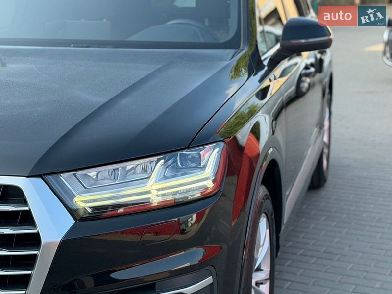 Позашляховик / Кросовер Audi Q7 2017 в Володимирі