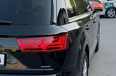 Позашляховик / Кросовер Audi Q7 2017 в Володимирі