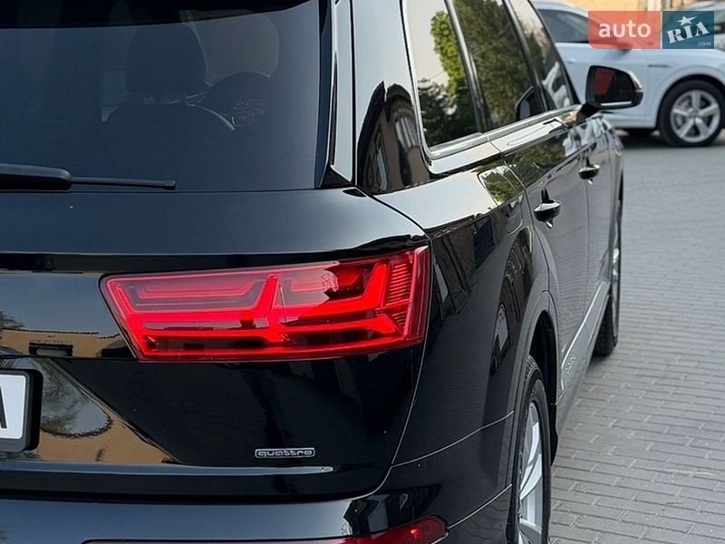 Позашляховик / Кросовер Audi Q7 2017 в Володимирі