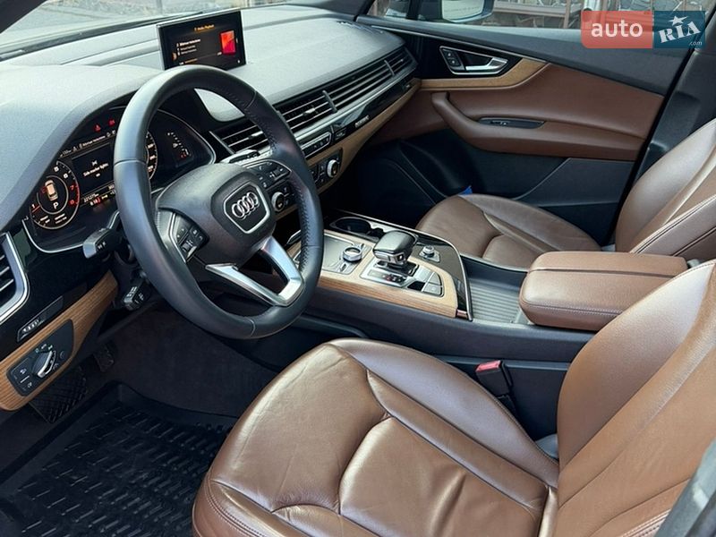 Позашляховик / Кросовер Audi Q7 2017 в Володимирі